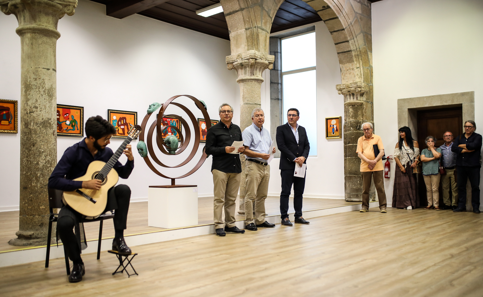 Thumbnail da galeria  Exposição Cada pessoa é um lugar